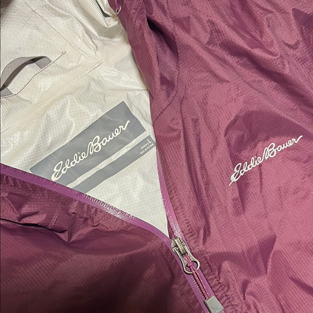 Lightweight Rainjacket - image 3